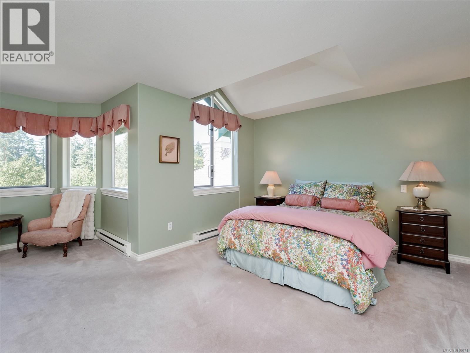 Single Family House for Sale in   Marsett Pl Saanich 