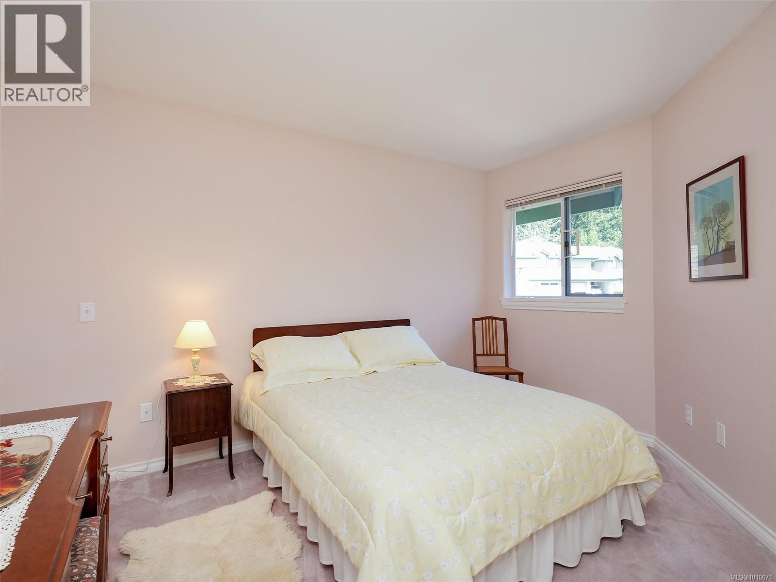 Single Family House for Sale in   Marsett Pl Saanich 