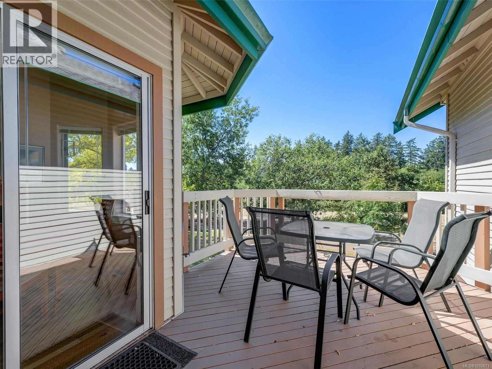 Single Family House for Sale in   Marsett Pl Saanich 