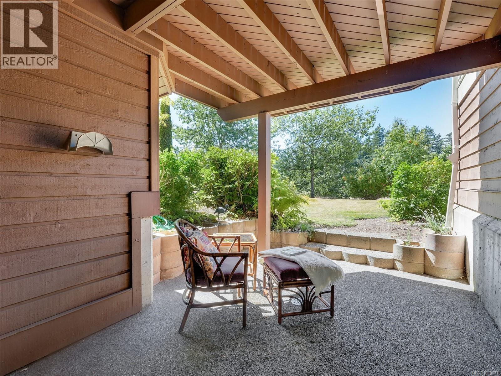 Single Family House for Sale in   Marsett Pl Saanich 