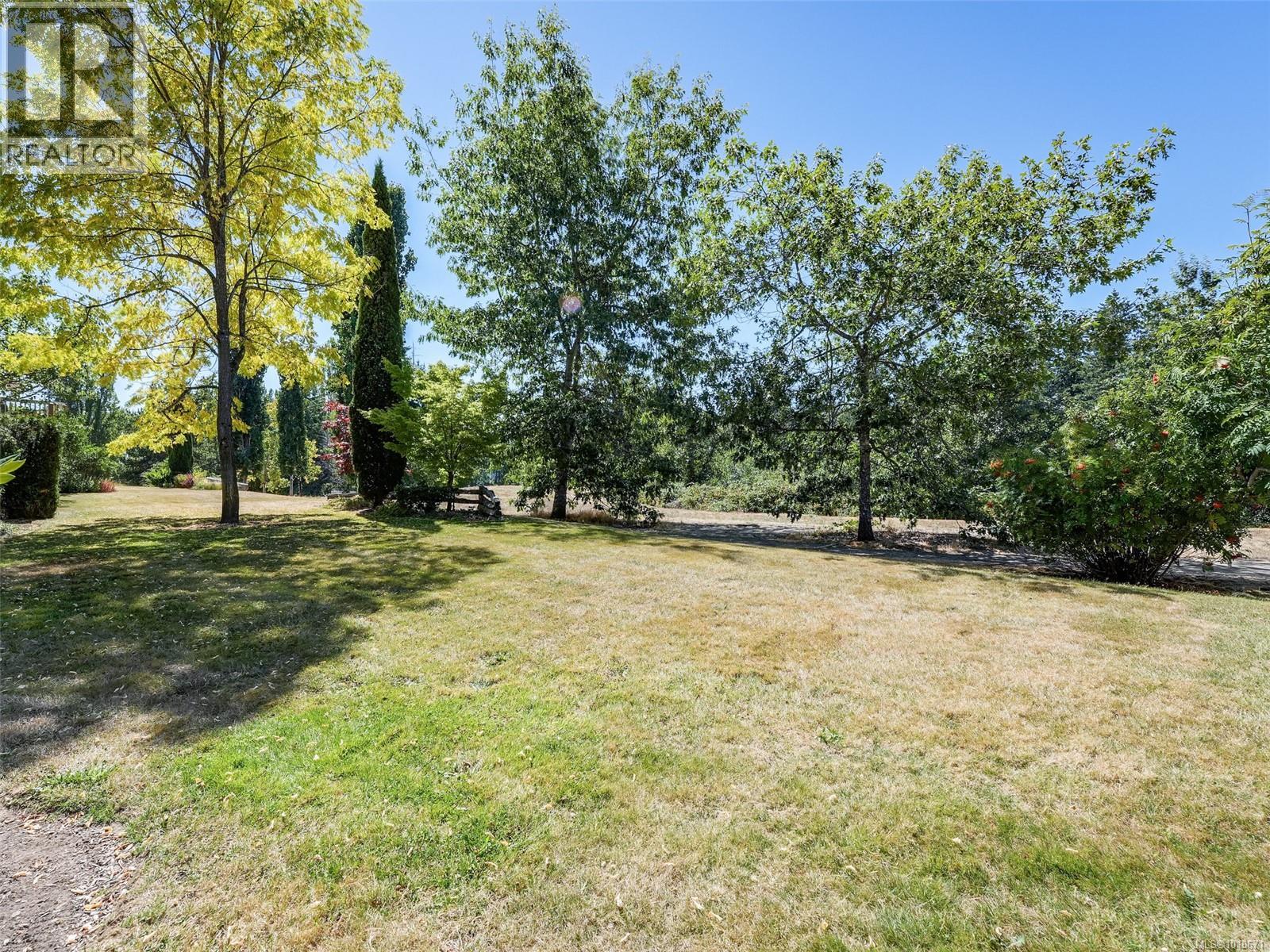 Single Family House for Sale in   Marsett Pl Saanich 