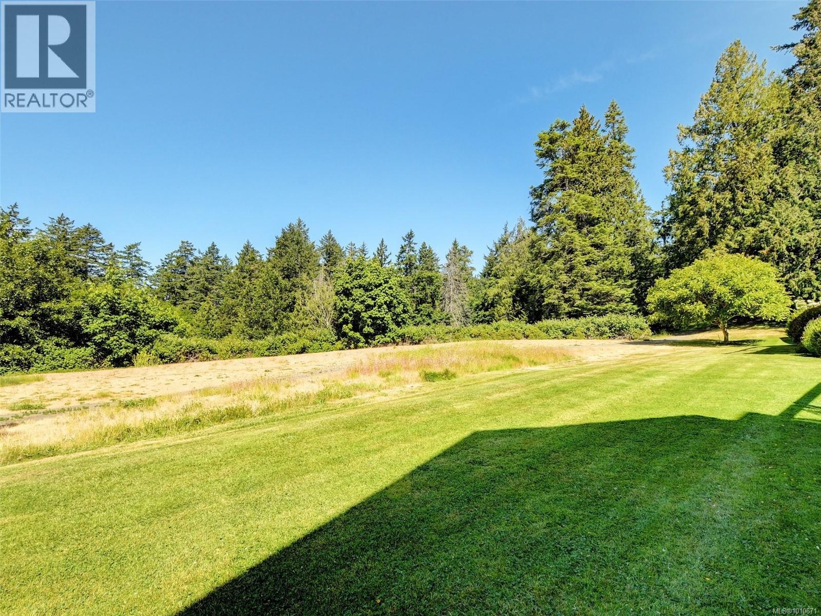 Single Family House for Sale in   Marsett Pl Saanich 