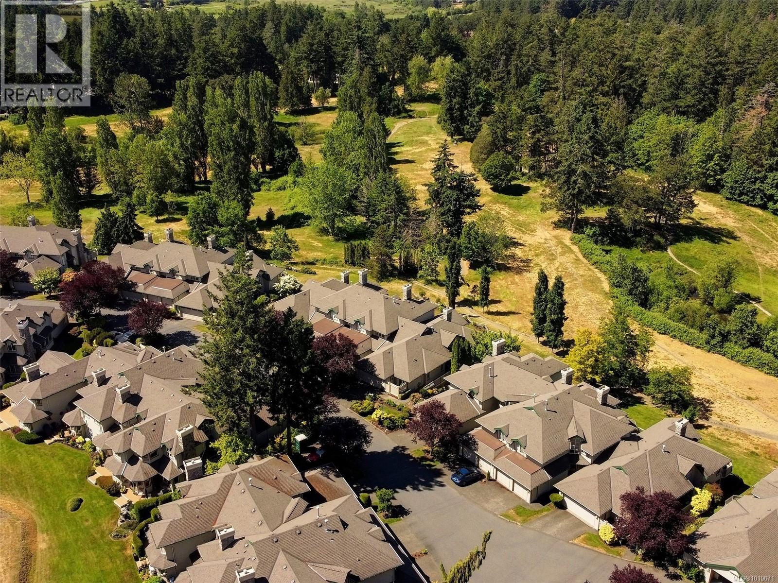 Single Family House for Sale in   Marsett Pl Saanich 