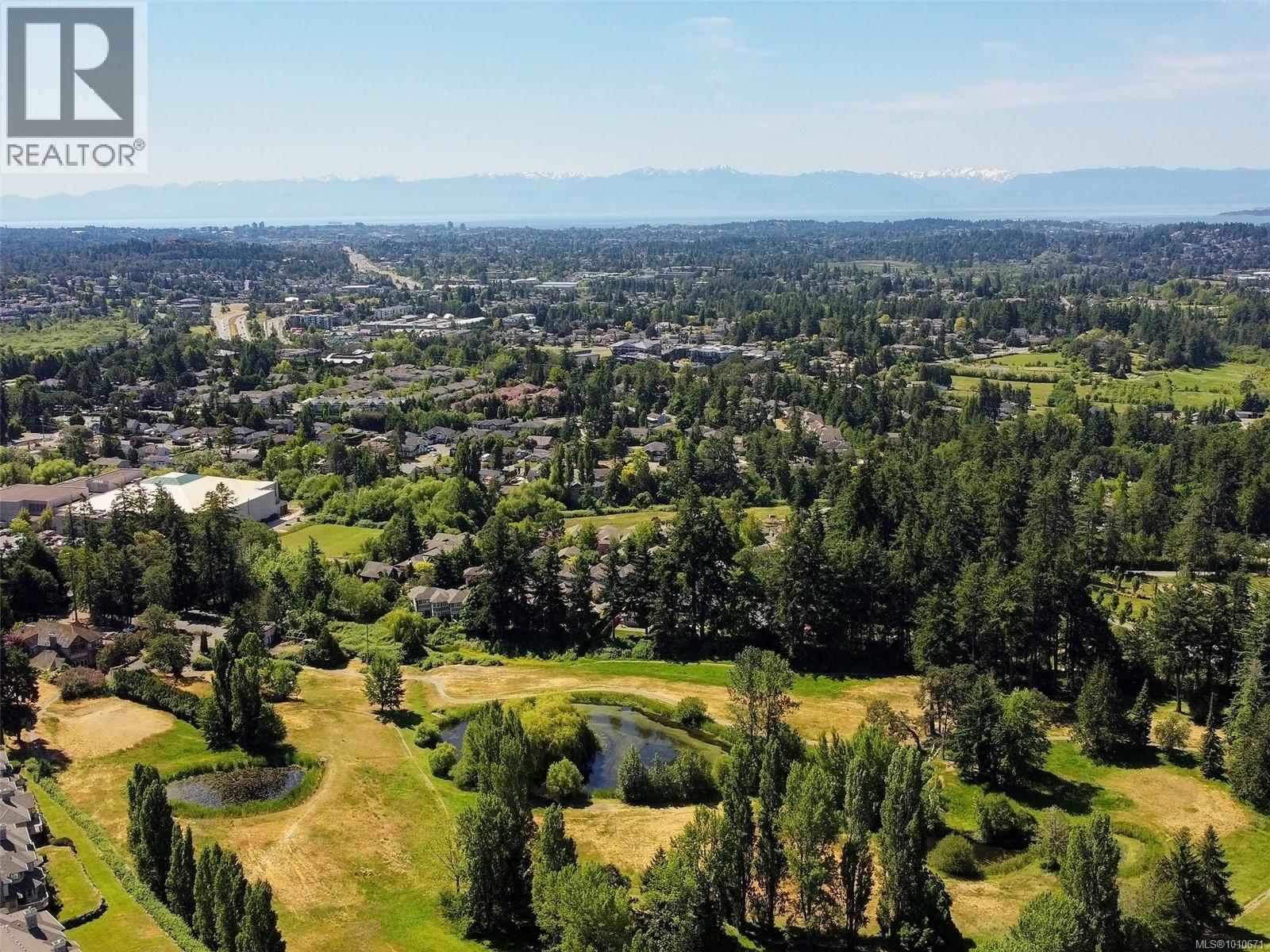 Single Family House for Sale in   Marsett Pl Saanich 