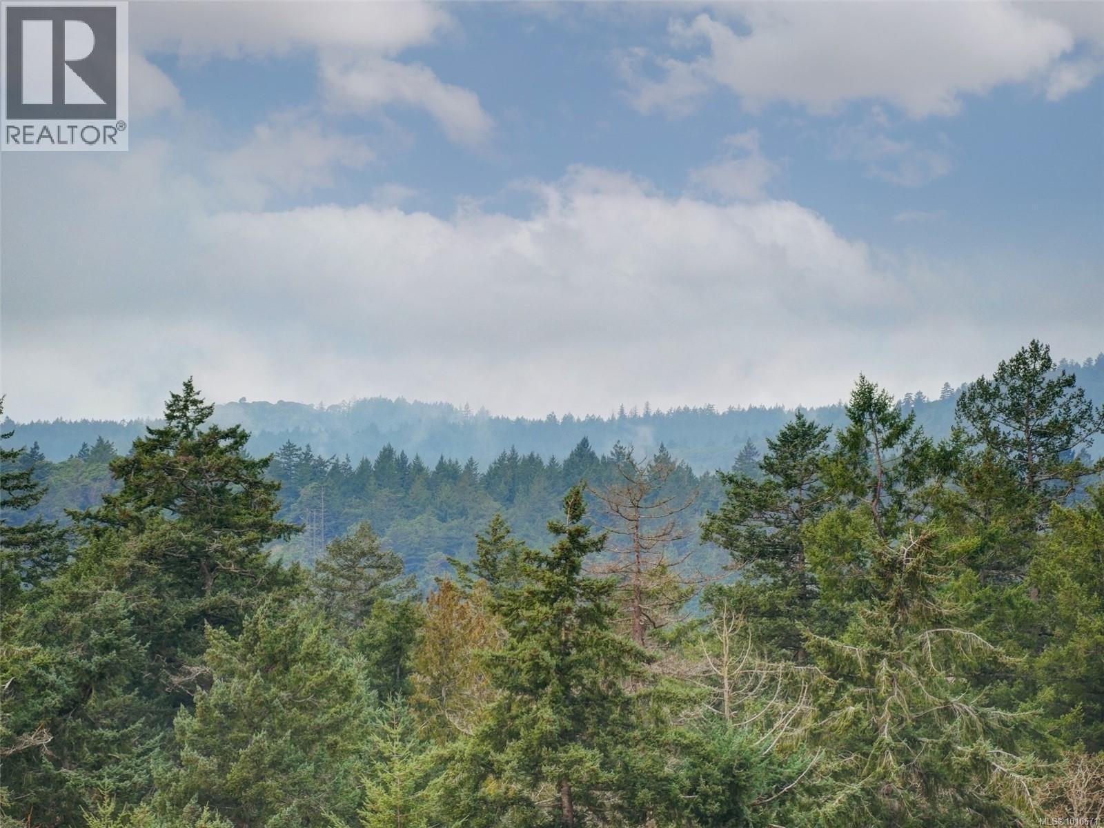 Single Family House for Sale in   Marsett Pl Saanich 