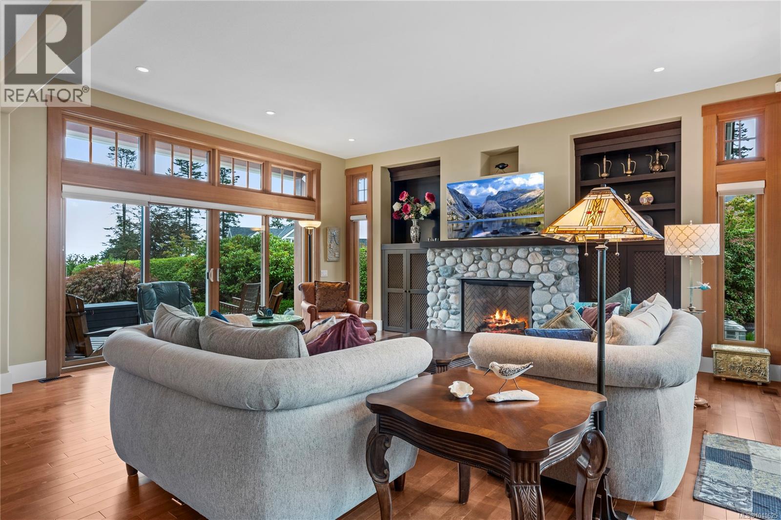 Photo 42 of 942 Bluffs Dr, Qualicum Beach BC