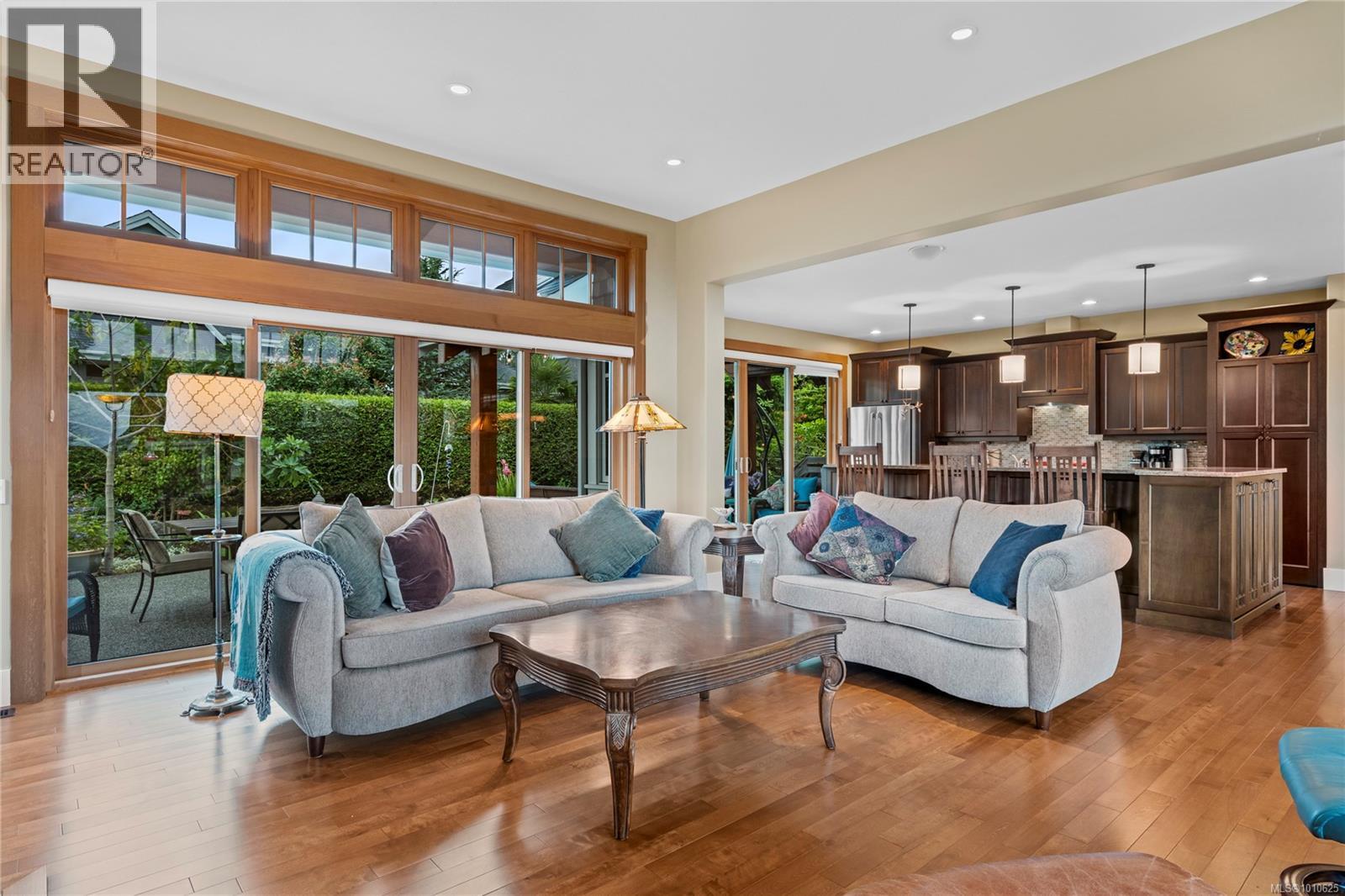 Photo 27 of 942 Bluffs Dr, Qualicum Beach BC