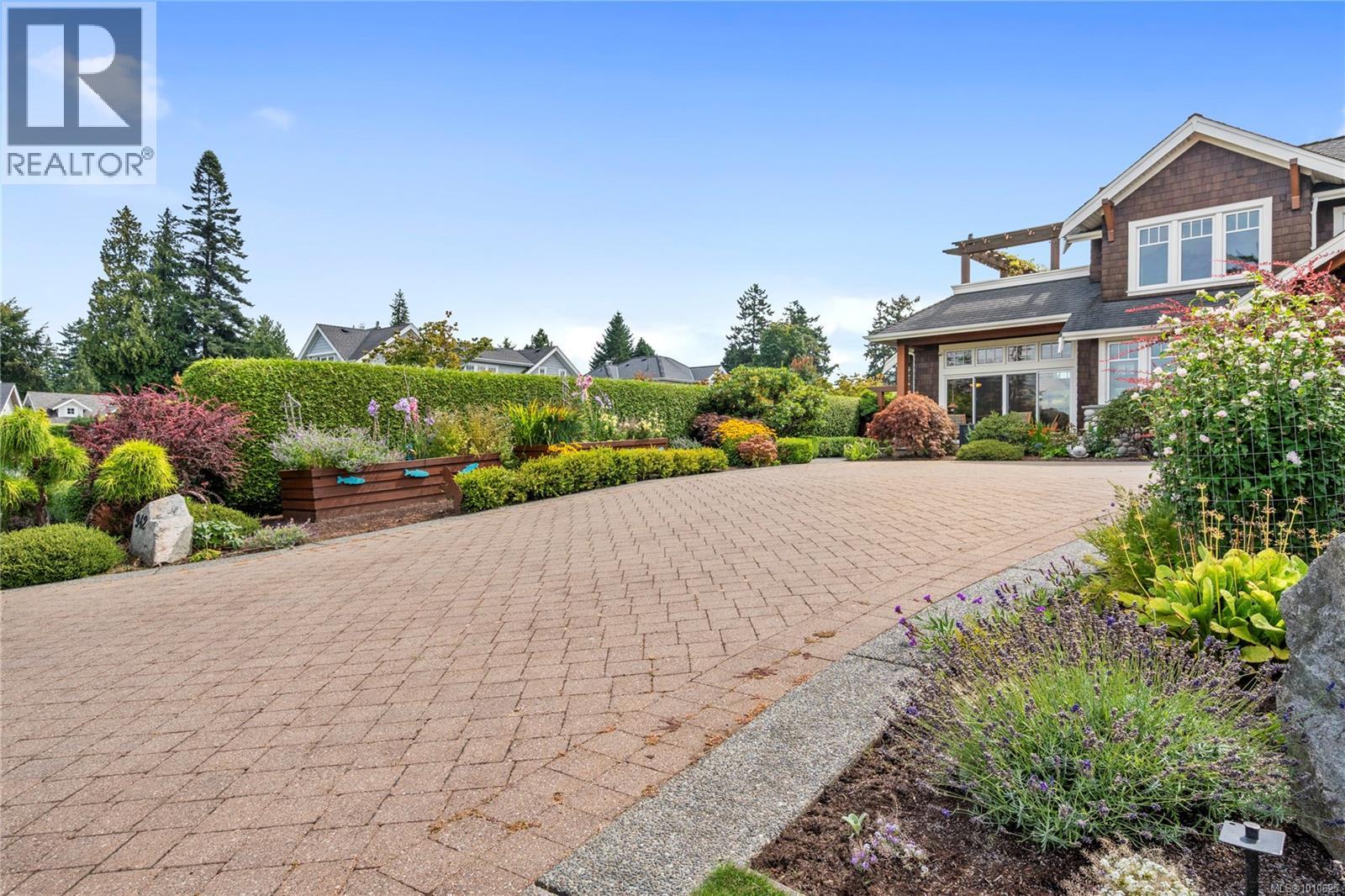 Photo 82 of 942 Bluffs Dr, Qualicum Beach BC