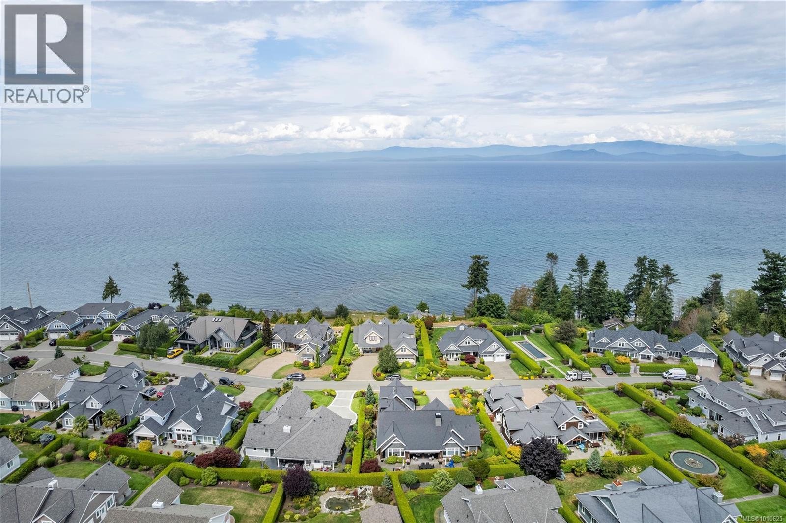Photo 86 of 942 Bluffs Dr, Qualicum Beach BC