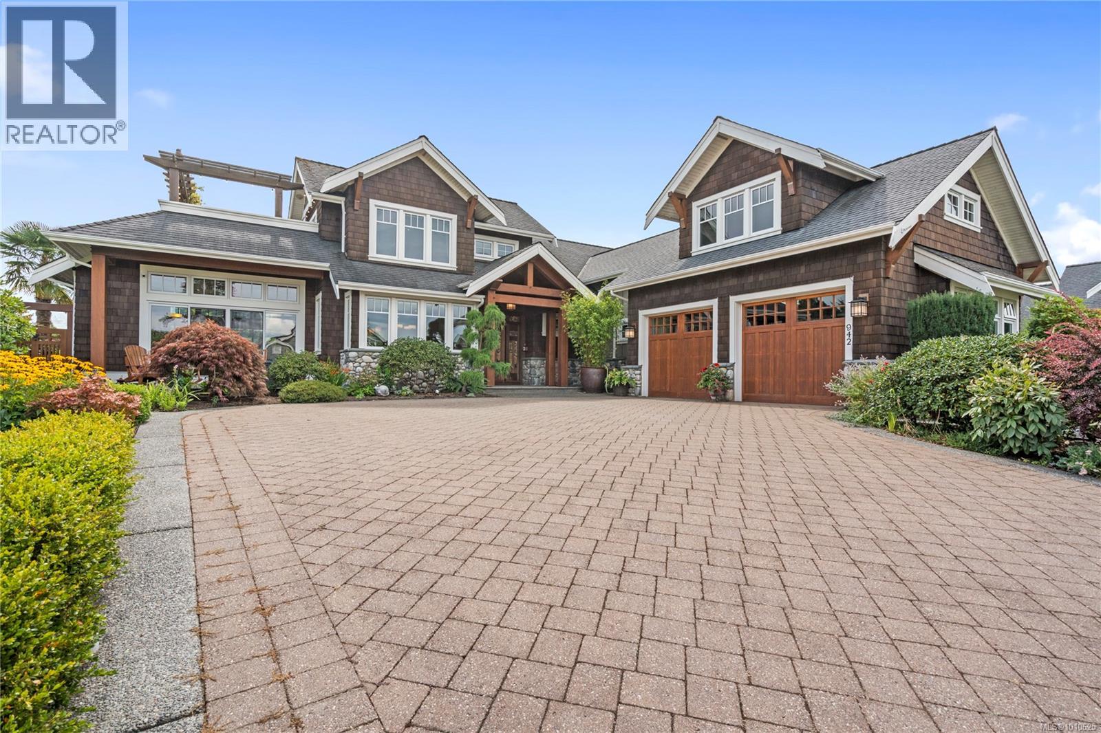 Photo 21 of 942 Bluffs Dr, Qualicum Beach BC