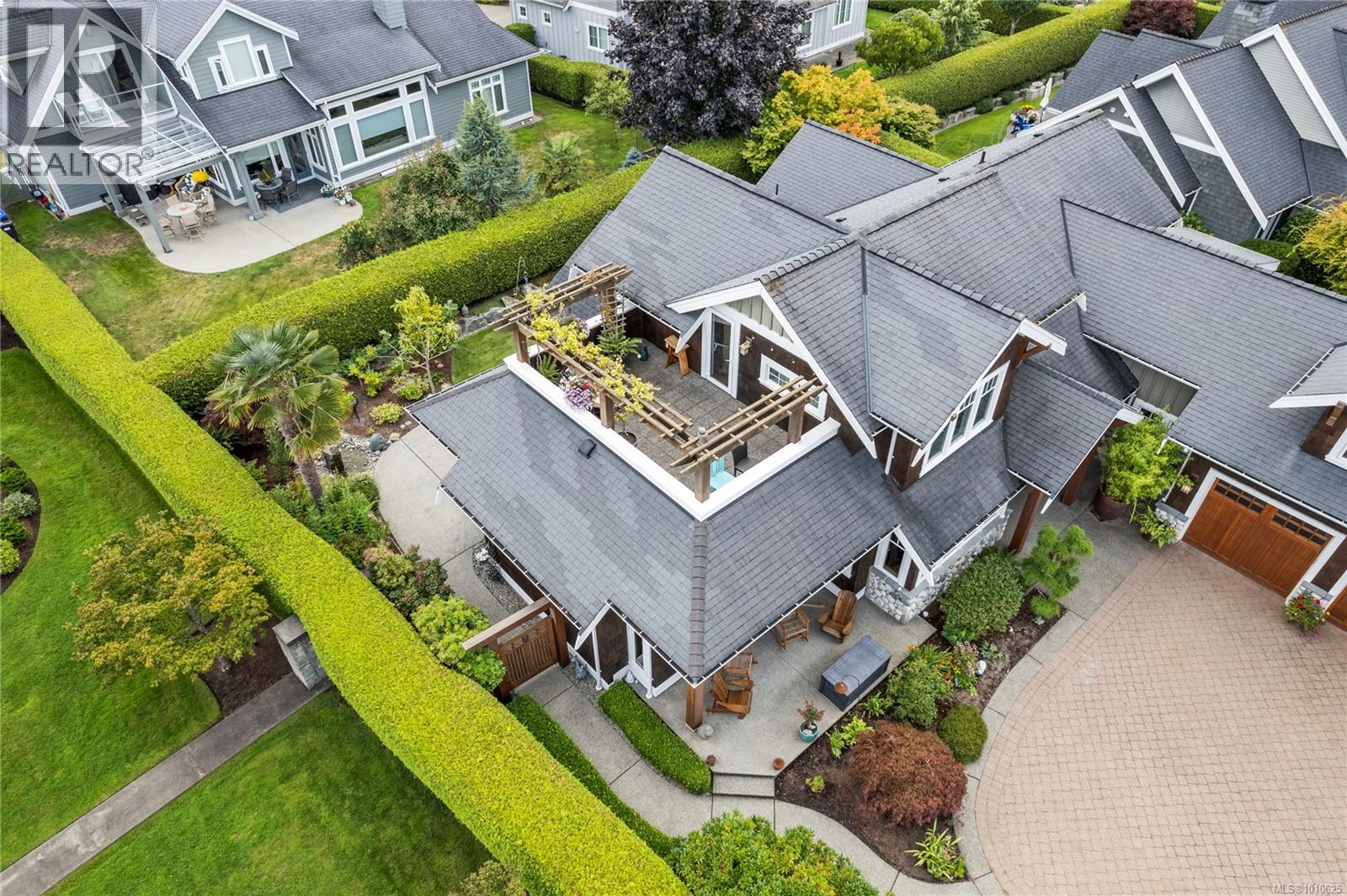Photo 51 of 942 Bluffs Dr, Qualicum Beach BC