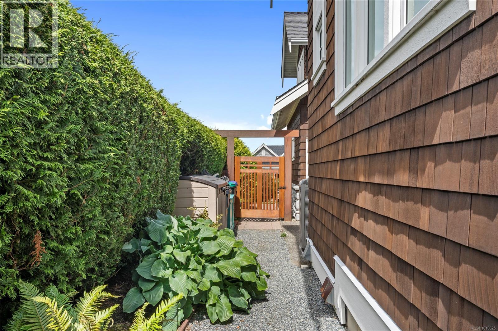 Photo 58 of 942 Bluffs Dr, Qualicum Beach BC