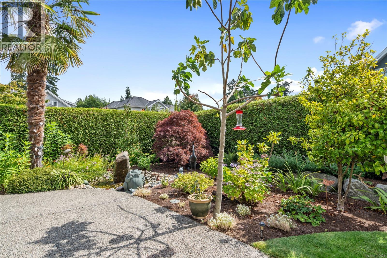 Photo 38 of 942 Bluffs Dr, Qualicum Beach BC