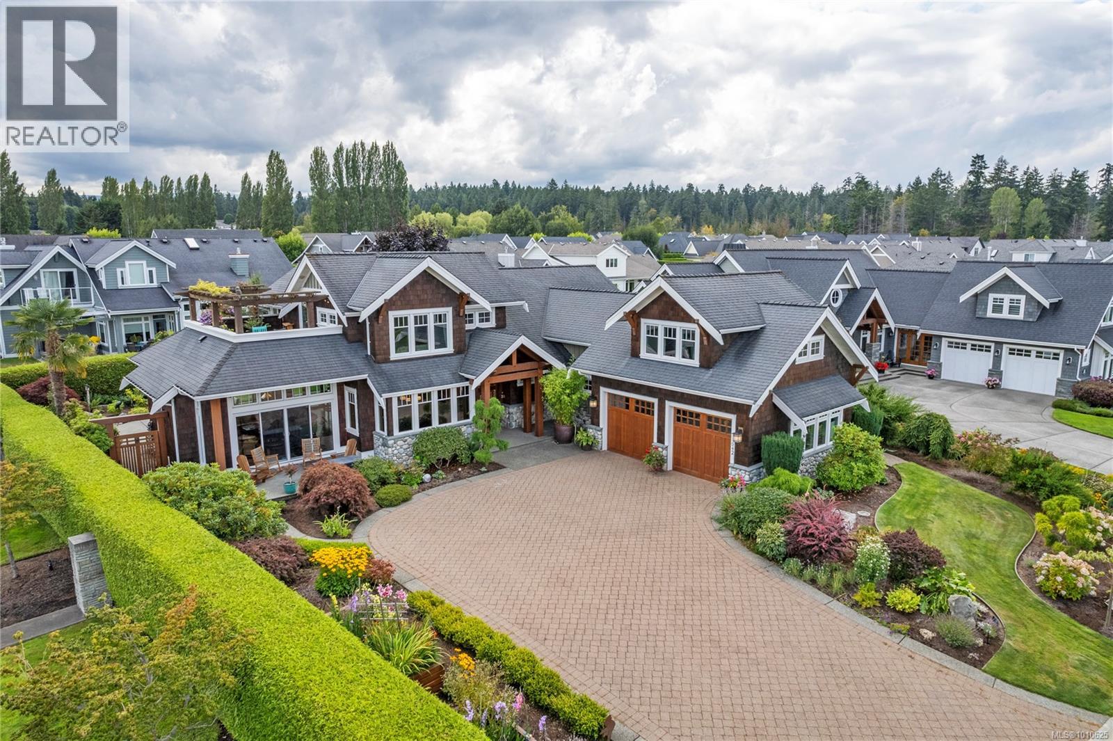 Photo 22 of 942 Bluffs Dr, Qualicum Beach BC