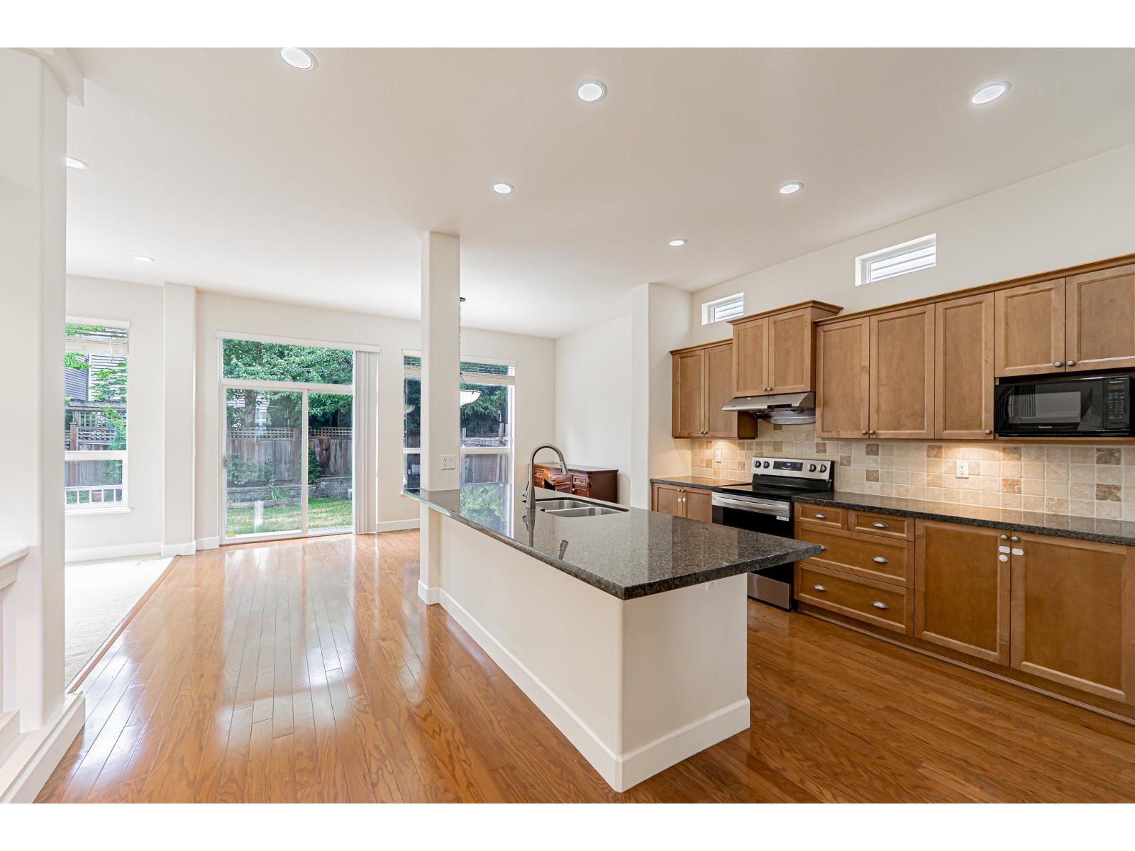 Photo 6 of 20179 68 A Avenue, Langley BC