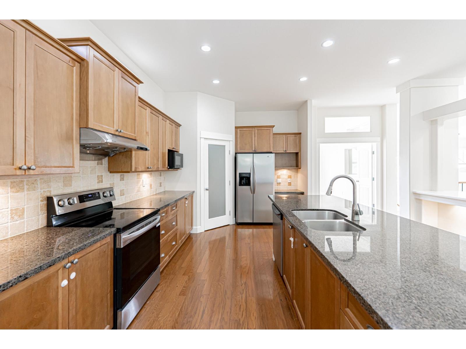 Photo 12 of 20179 68 A Avenue, Langley BC