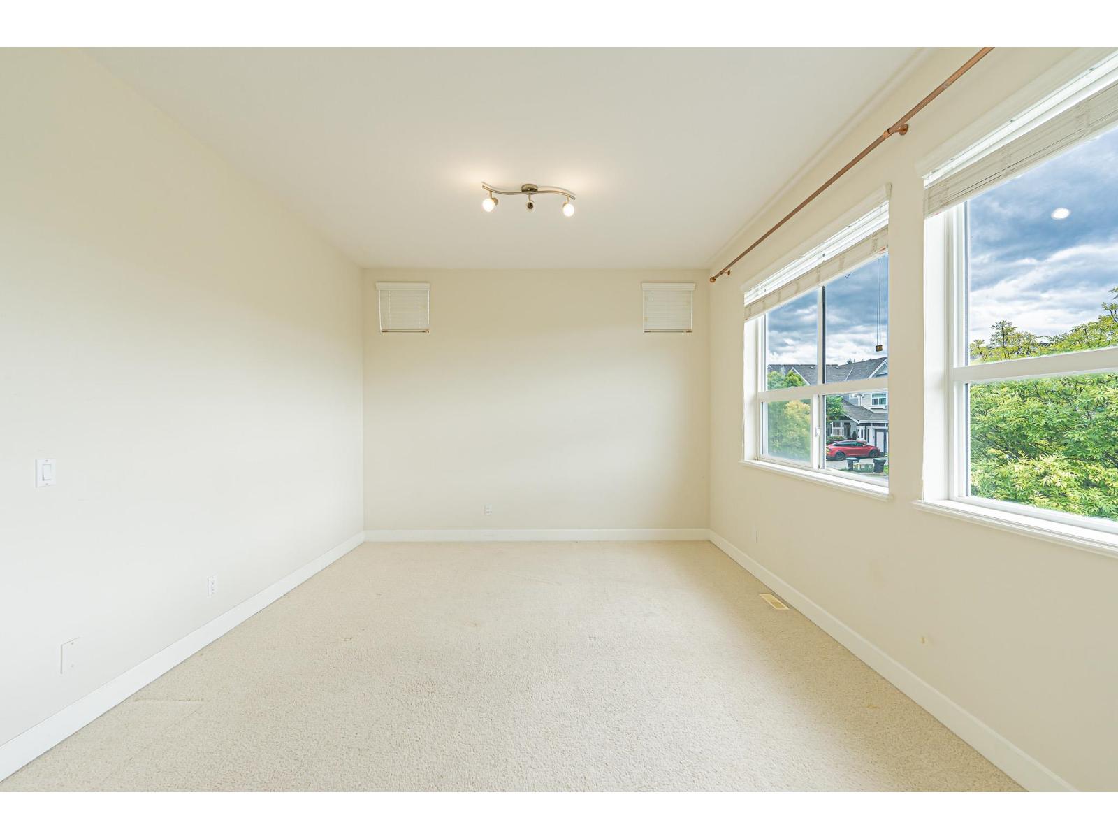Photo 5 of 20179 68 A Avenue, Langley BC
