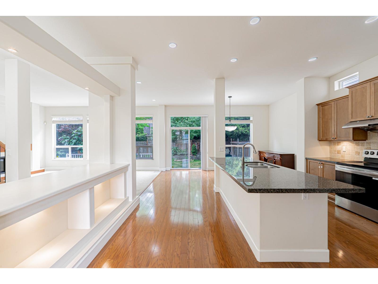 Photo 8 of 20179 68 A Avenue, Langley BC