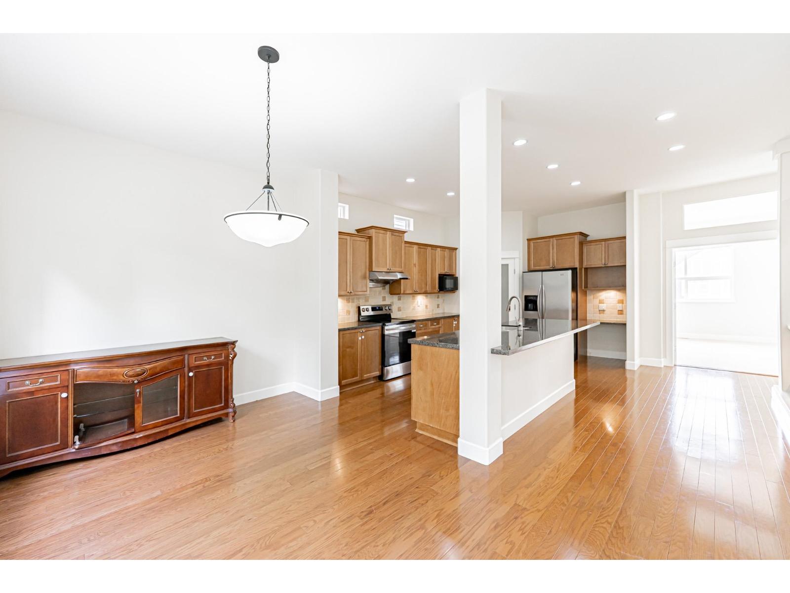 Photo 9 of 20179 68 A Avenue, Langley BC