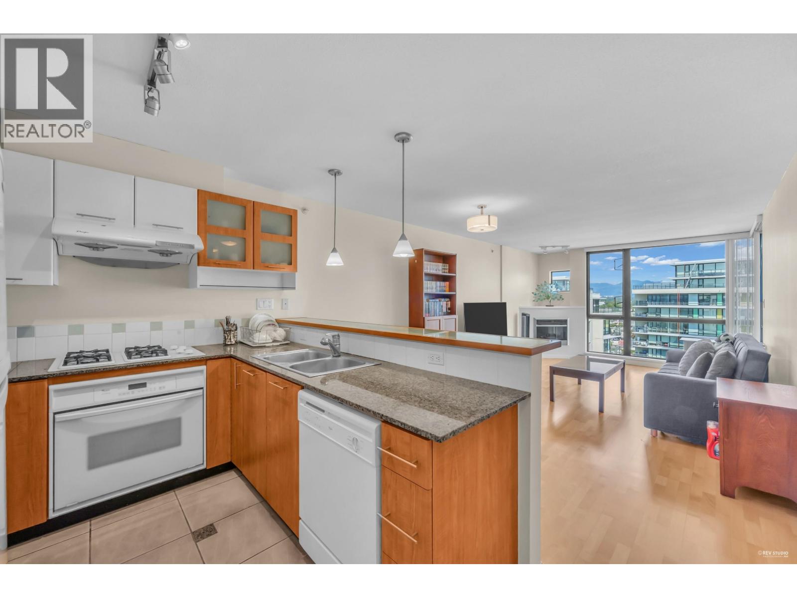 Photo 4 of 1708 7831 Westminster Highway, Richmond BC