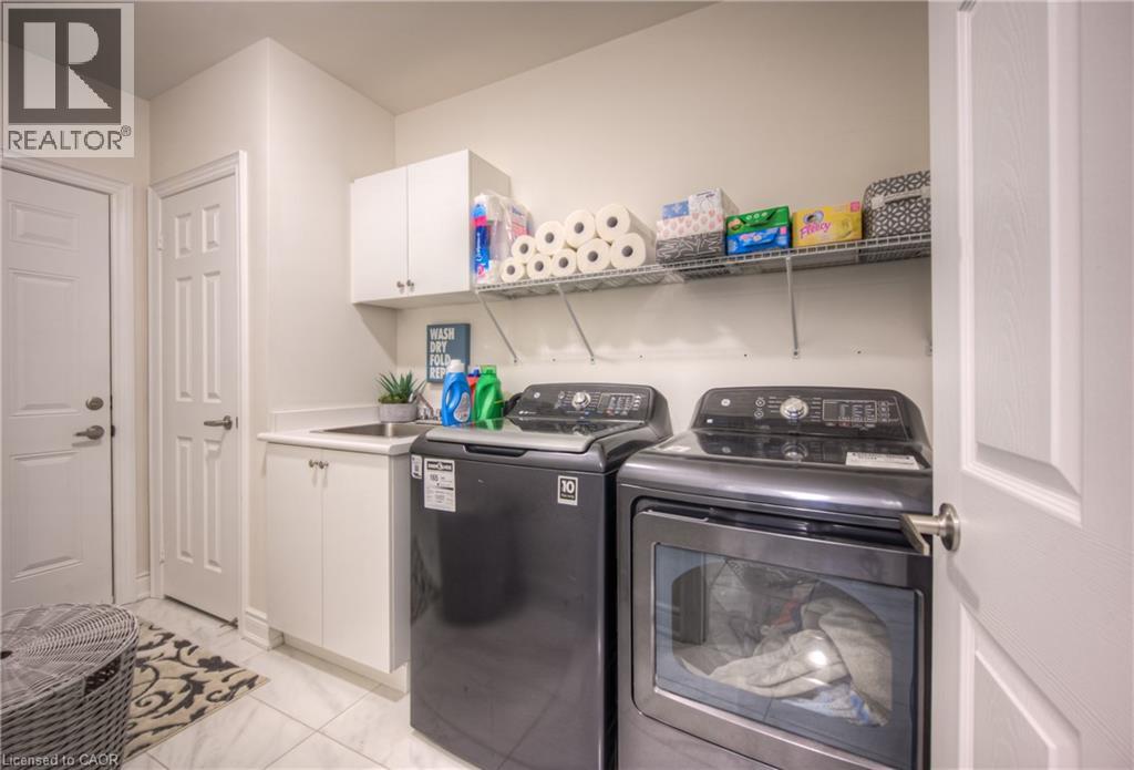 Photo 8 of 88 Bloomfield Crescent, Cambridge ON