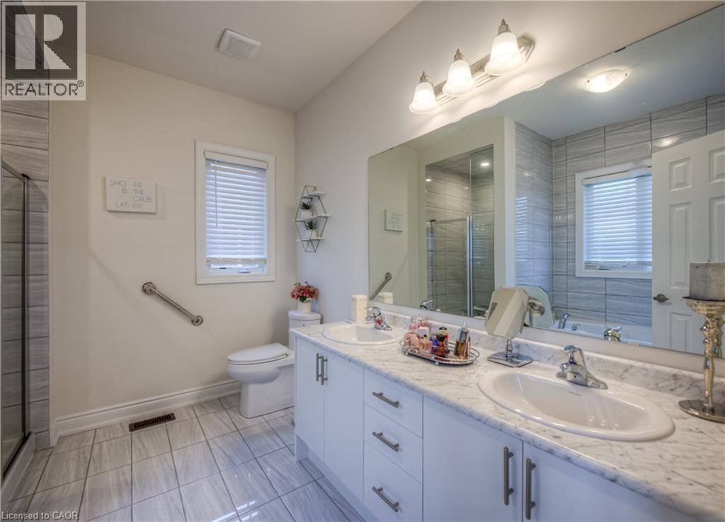 Photo 10 of 88 Bloomfield Crescent, Cambridge ON