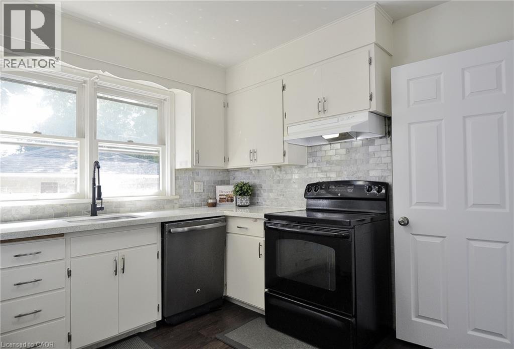 Photo 5 of 442 Highland Road E, Kitchener ON