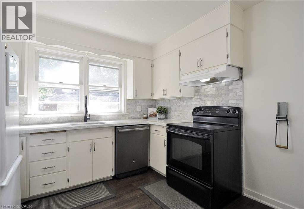 Photo 25 of 442 Highland Road E, Kitchener ON