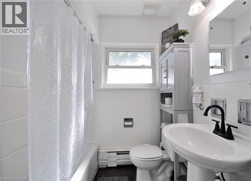 Photo 11 of 442 Highland Road E, Kitchener ON