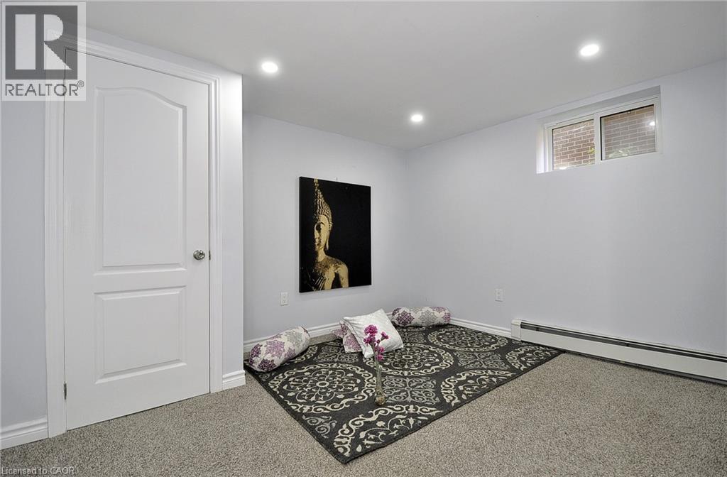 Photo 32 of 442 Highland Road E, Kitchener ON