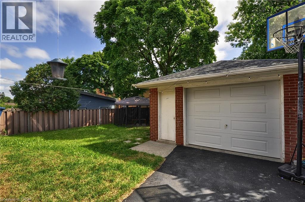 Photo 27 of 442 Highland Road E, Kitchener ON