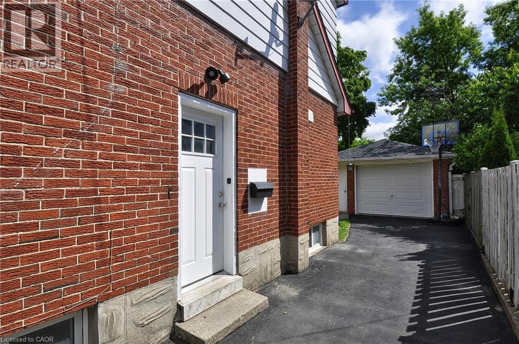 Photo 33 of 442 Highland Road E, Kitchener ON