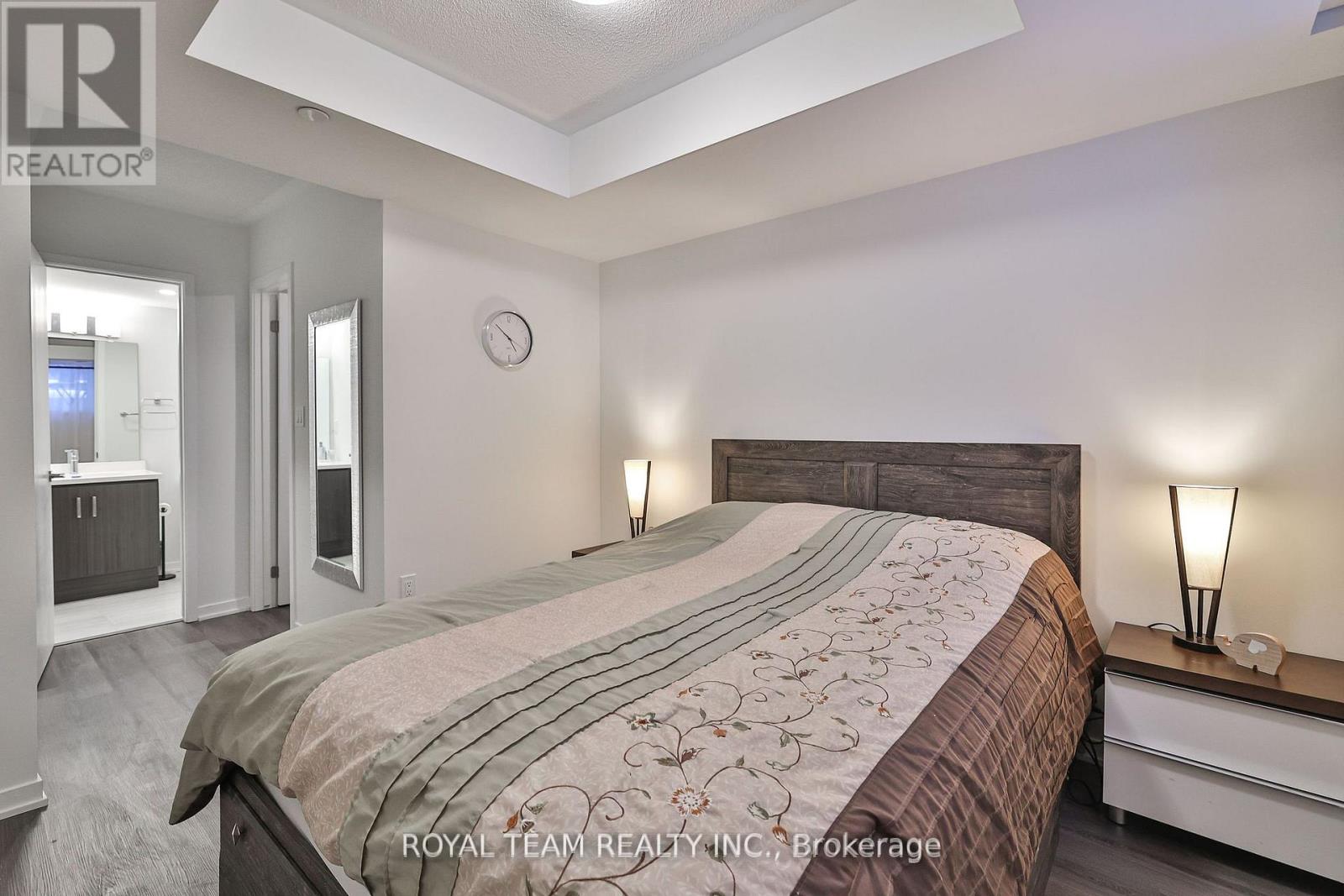Photo 13 of 224 131 Honeycrisp Crescent, Vaughan ON