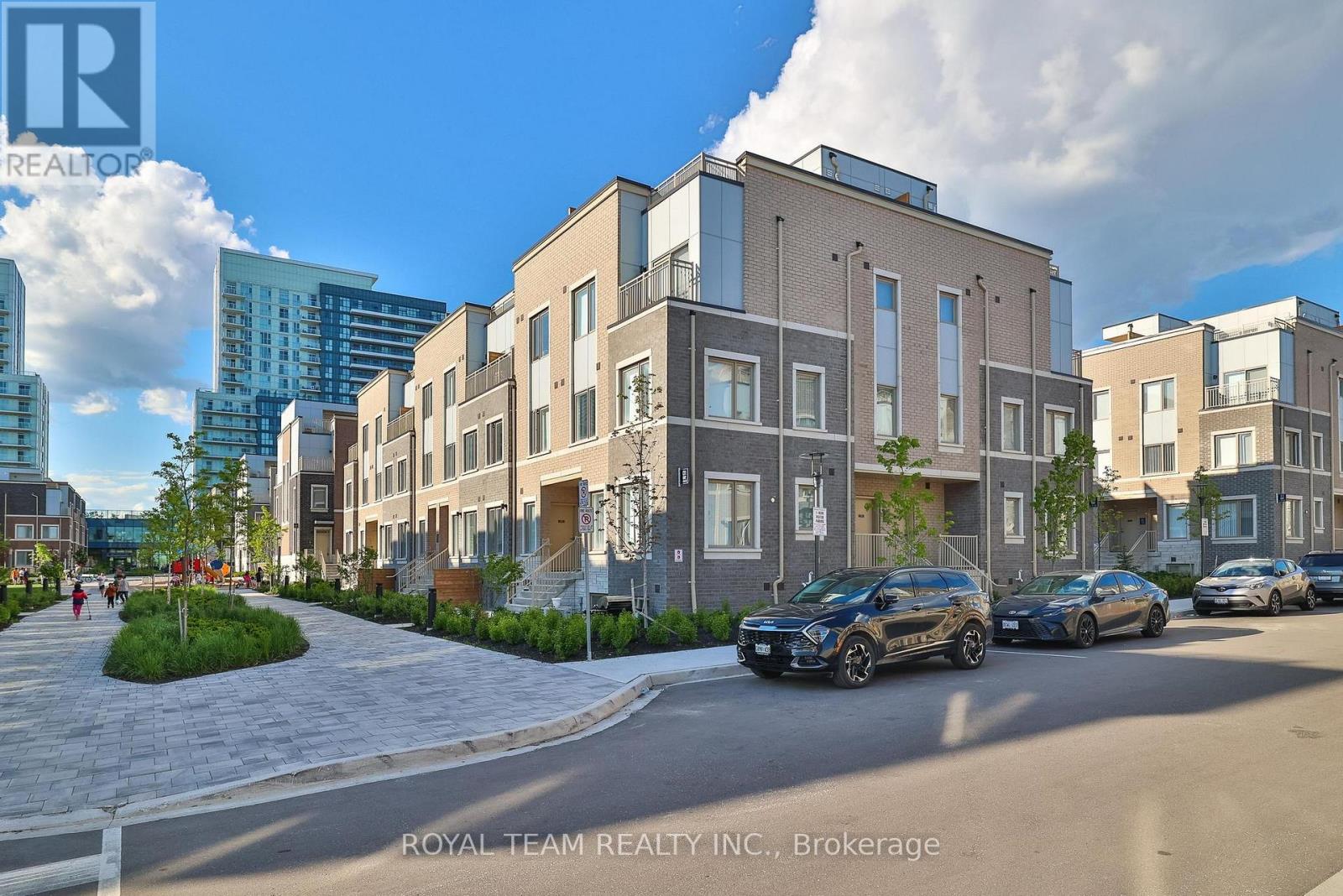 Photo 1 of 224 131 Honeycrisp Crescent, Vaughan ON