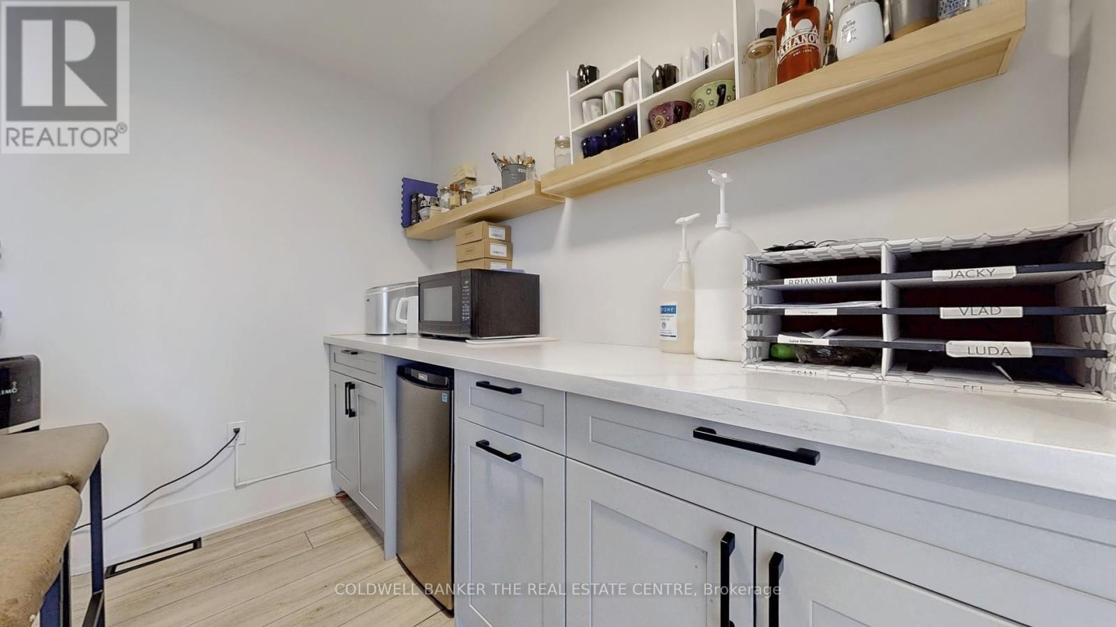 Photo 2 of 543 The Queensway S, Georgina ON