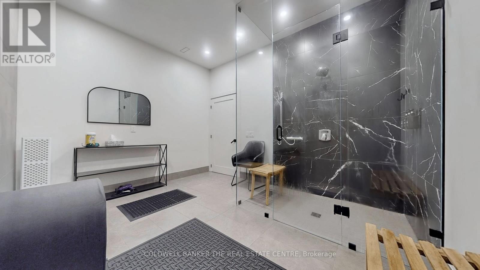 Photo 22 of 543 The Queensway S, Georgina ON