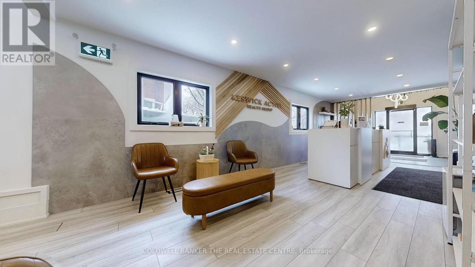 Photo 10 of 543 The Queensway S, Georgina ON