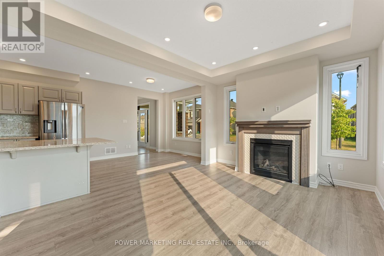 Photo 10 of 701 Megrez Way, Ottawa ON