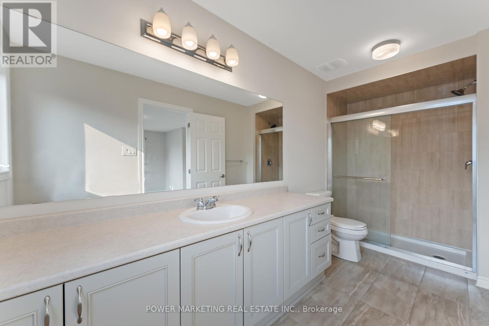 Photo 18 of 701 Megrez Way, Ottawa ON