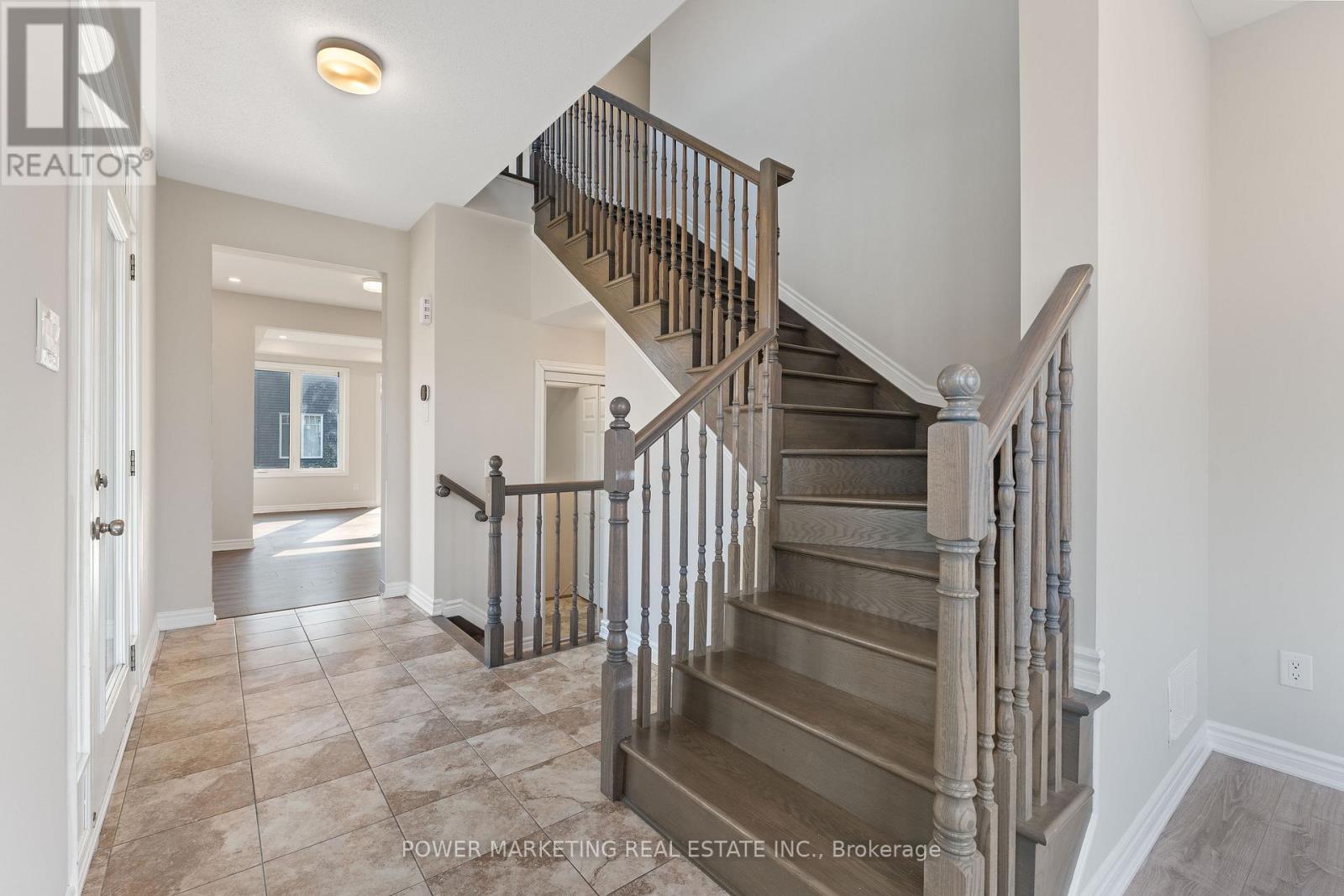 Photo 6 of 701 Megrez Way, Ottawa ON