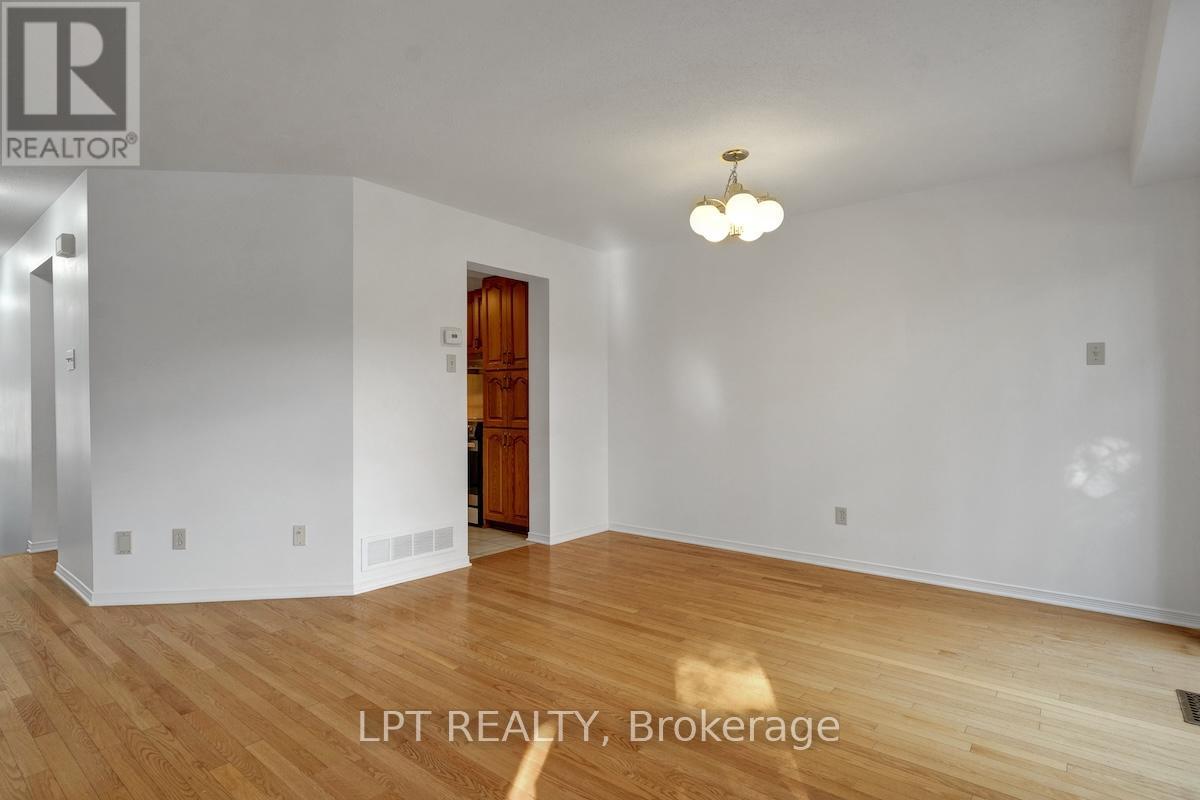 Photo 11 of 6 Sandcliffe Terrace, Ottawa ON