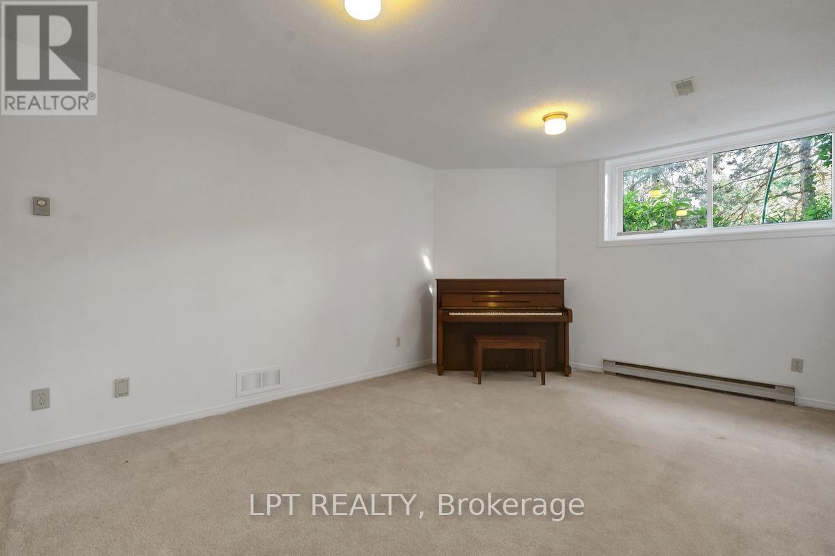 Photo 32 of 6 Sandcliffe Terrace, Ottawa ON