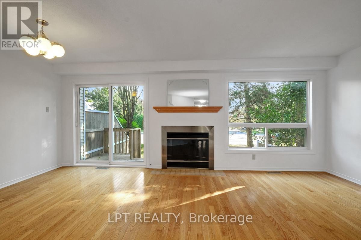 Photo 6 of 6 Sandcliffe Terrace, Ottawa ON