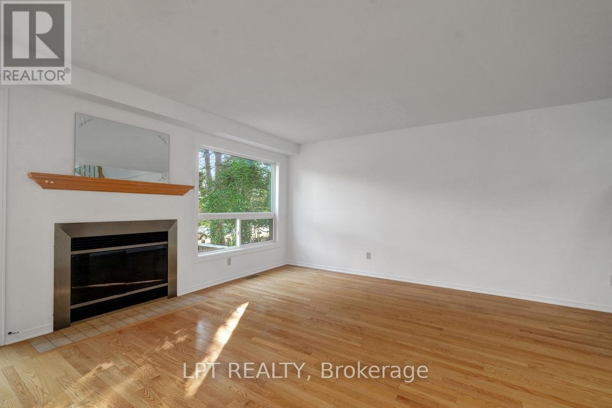 Photo 9 of 6 Sandcliffe Terrace, Ottawa ON