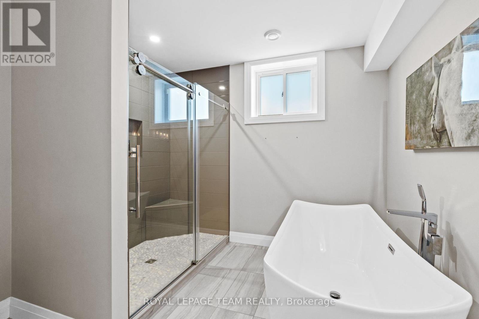 Photo 38 of 14 Granite Street, Clarencerockland ON