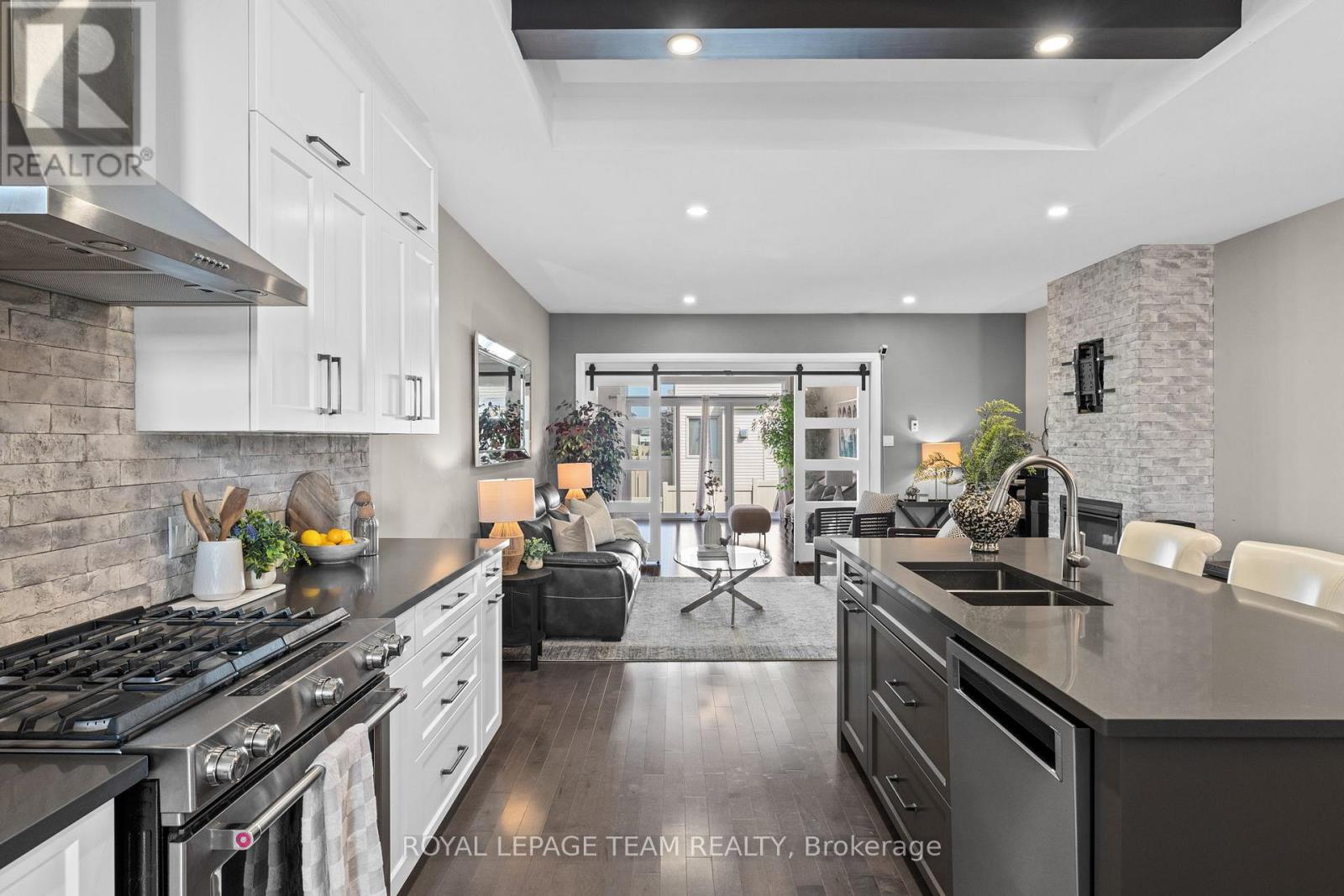 Photo 9 of 14 Granite Street, Clarencerockland ON
