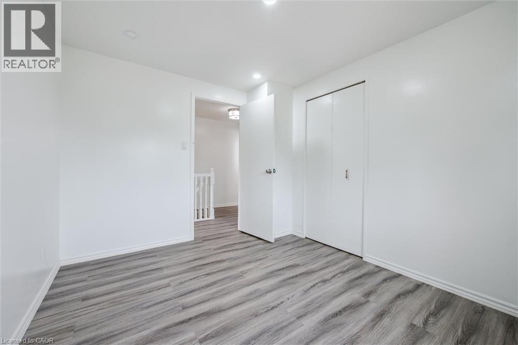 Photo 20 of 21 Forest Glen Court, Kitchener ON