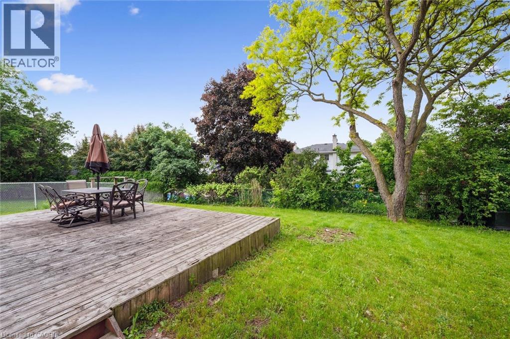 Photo 37 of 21 Forest Glen Court, Kitchener ON