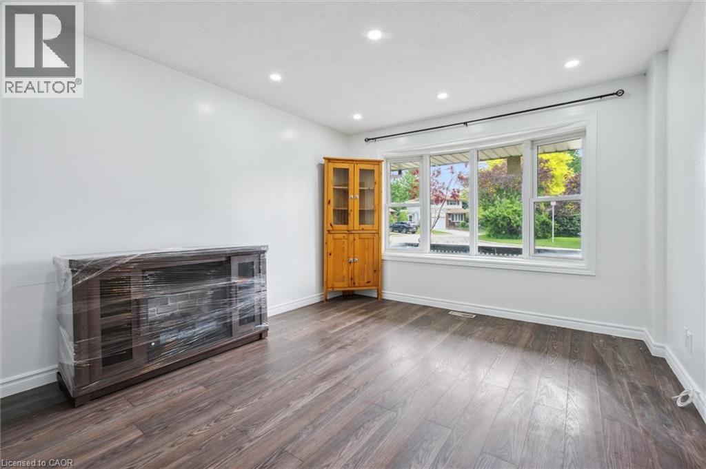 Photo 7 of 21 Forest Glen Court, Kitchener ON