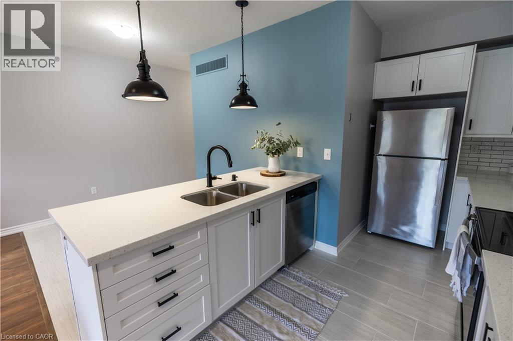 Photo 12 of 403 Westwood Drive Unit 30, Kitchener ON